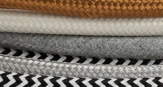 <h1><strong>Onze snoeren</strong></h1>