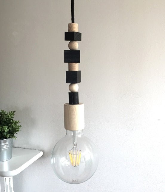 Kynda Light Kraal hout zwart | Driehoek, klein